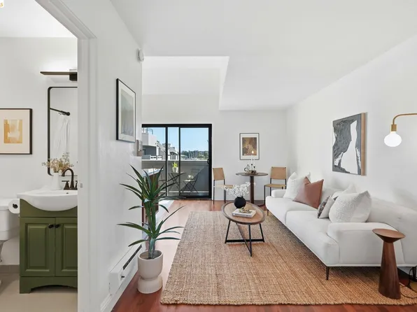 3 Embarcadero W APT 338, Oakland, CA 94607