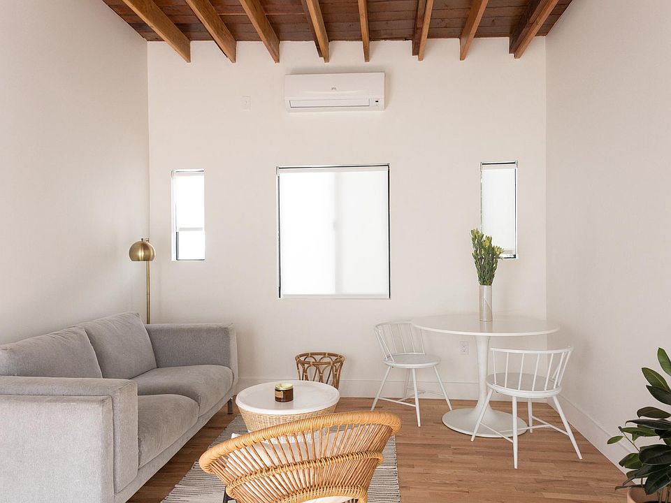 Please note: Wood beamed ceiling is NOT a detail of this unit!