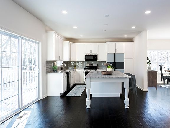 Madison Traditional- Kitchen with Extended Island