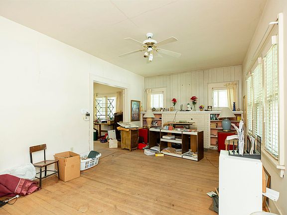 3rd image of 152 W Pokagon St