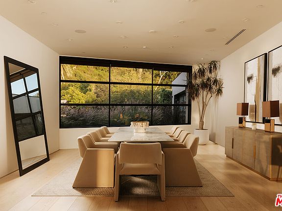 5th image of 455 Castle Pl