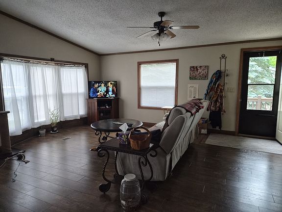 3rd image of 607 Magnolia Dr