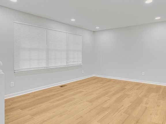 4th image of 1622 5th St NW