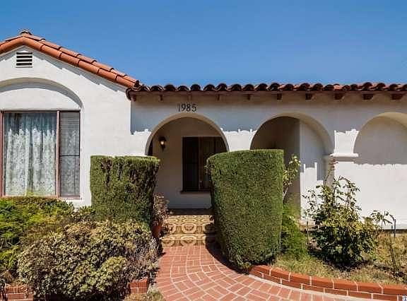 2nd image of 1985 E Glenoaks Blvd