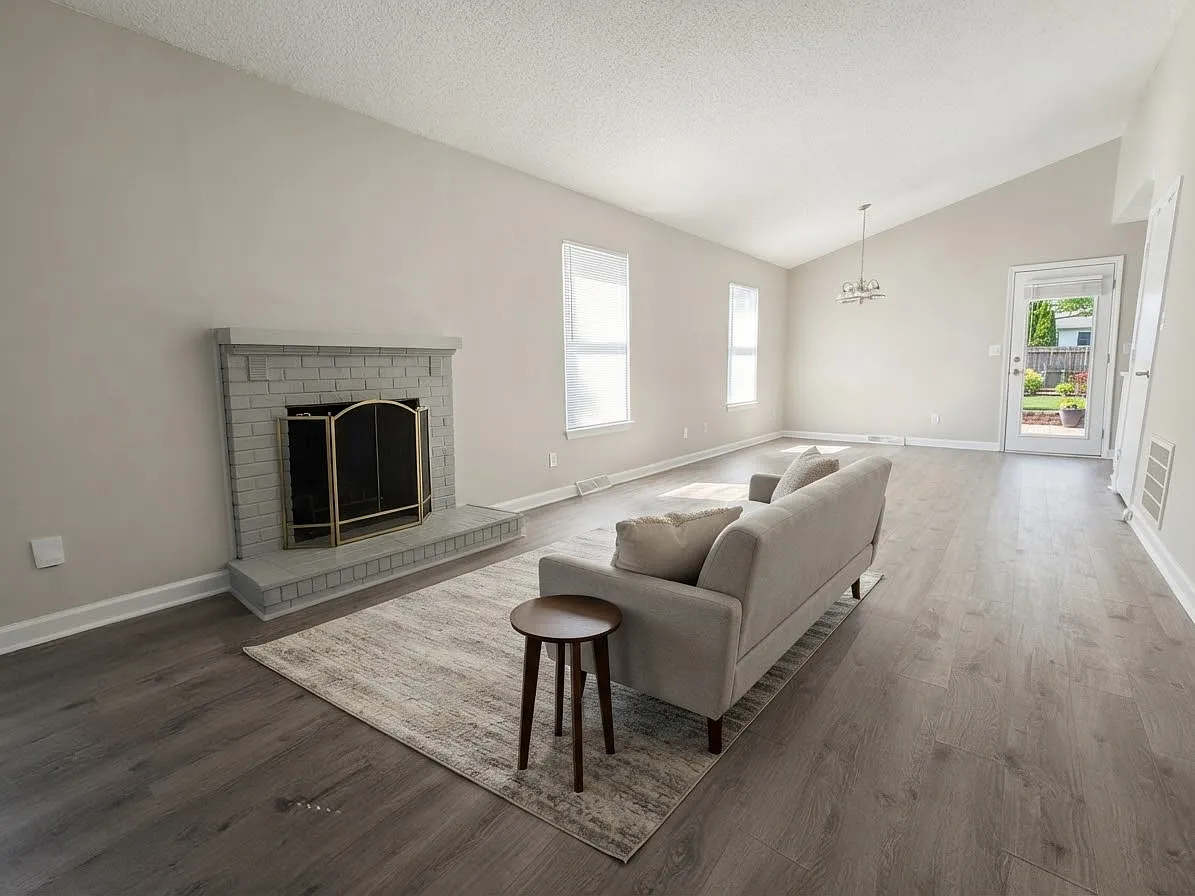 3 bed, 1350 sqft, $2,350 — Photo 3