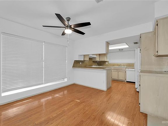 5th image of 7001 N 16th St