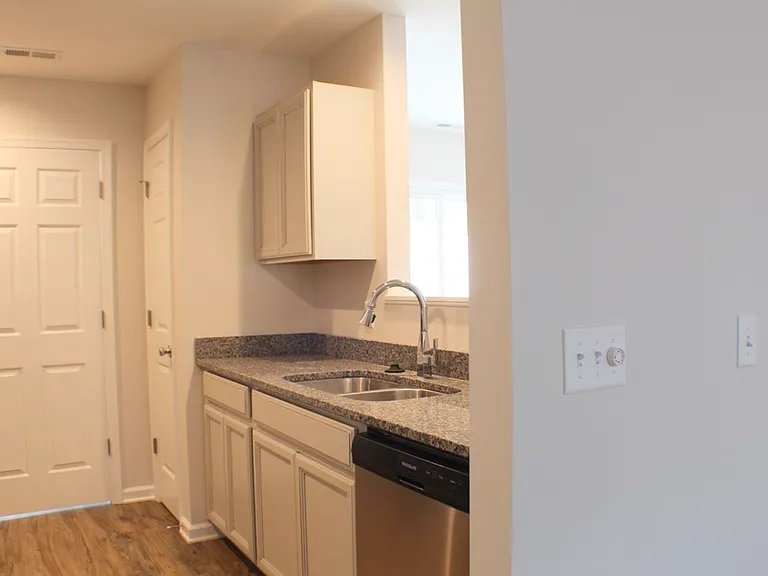 1431 Hornsby Ave — Photo 9