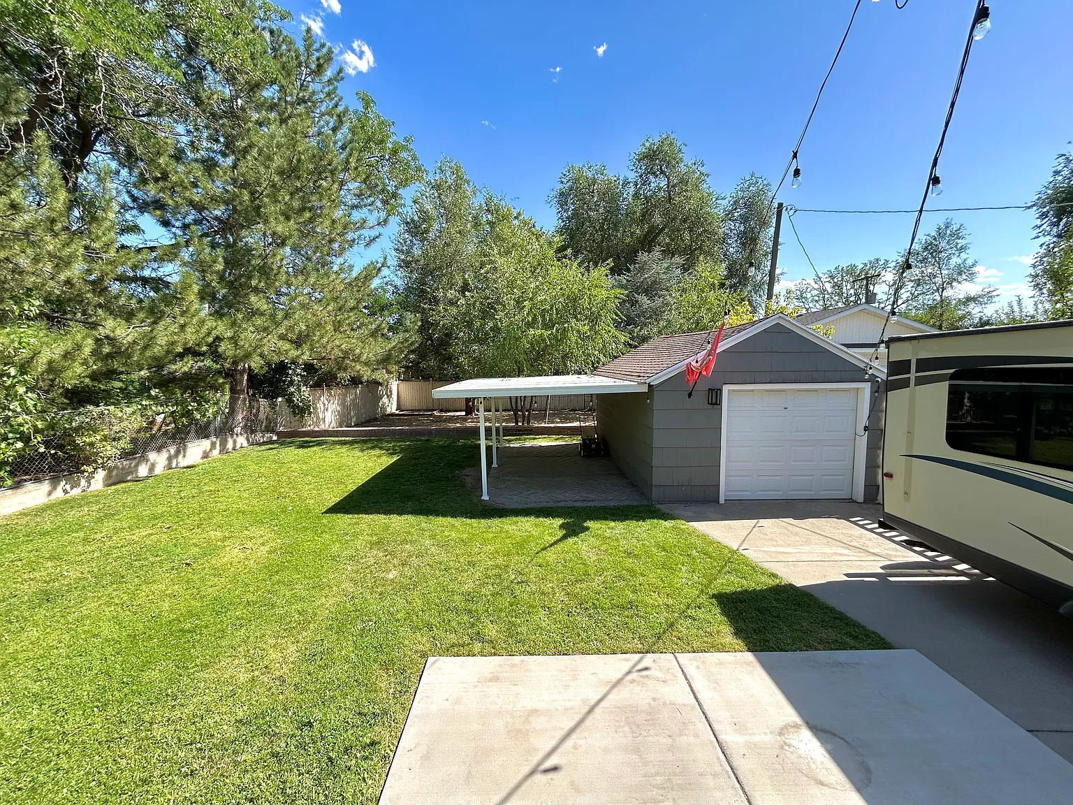 2048 E Sunnyside Ave — Photo 2
