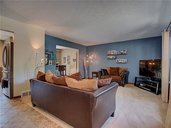 2nd image of 3325 Glenbrook Dr