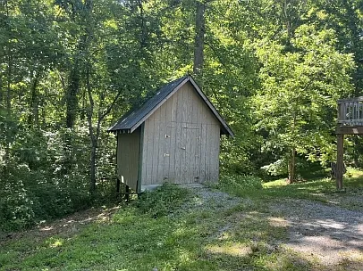 225 Grandview Rd — Photo 25