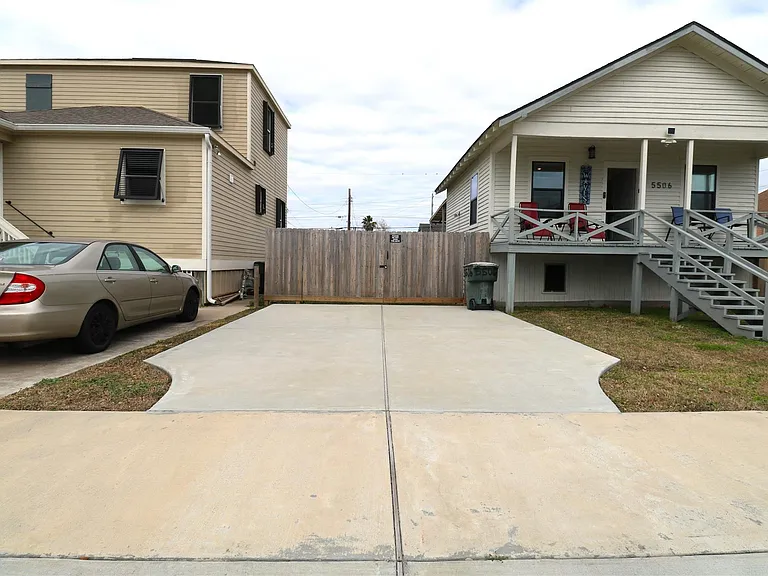 5506 Avenue Q 1/2 — Photo 4