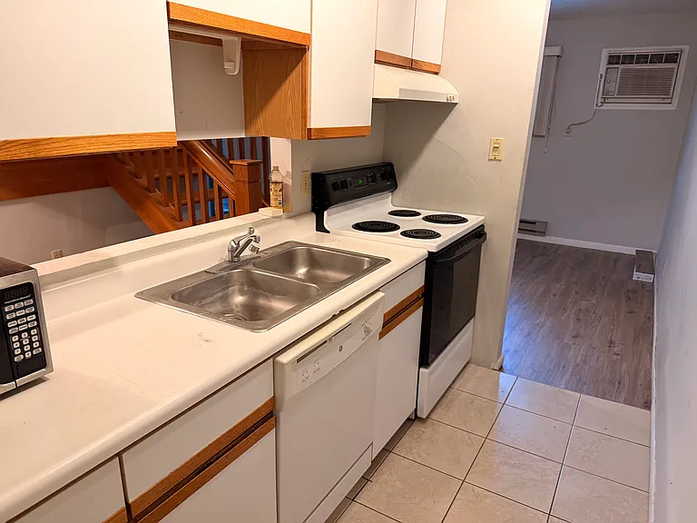 302 Buena Vista Dr #H — Photo 5