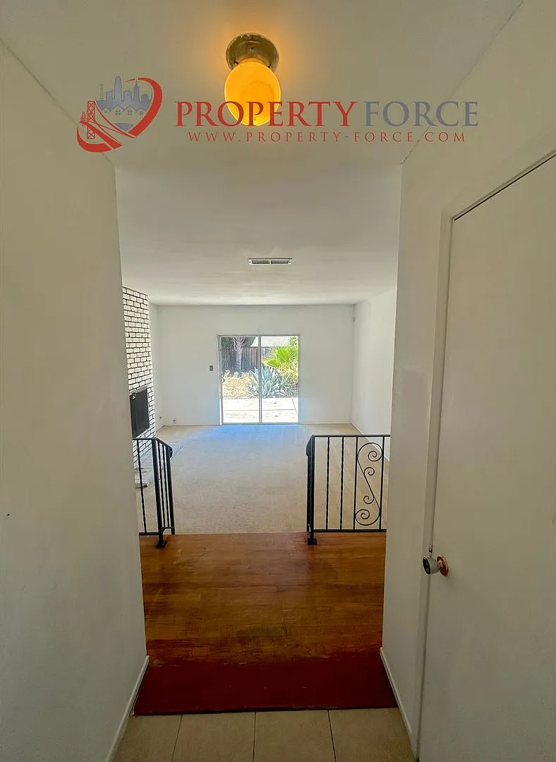 2085 Ashwood - 3br & 2ba - Prime Location, Offered By Property Force, Inc. — Photo 4