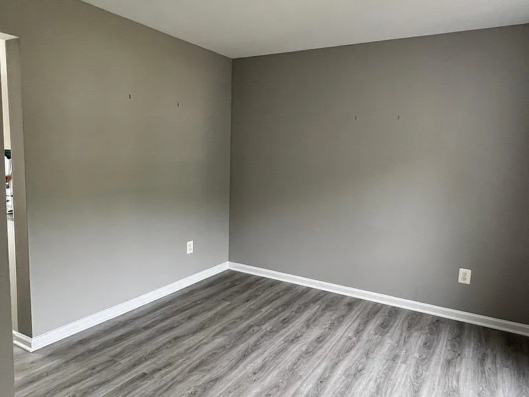 16 Emerald Dr — Photo 4