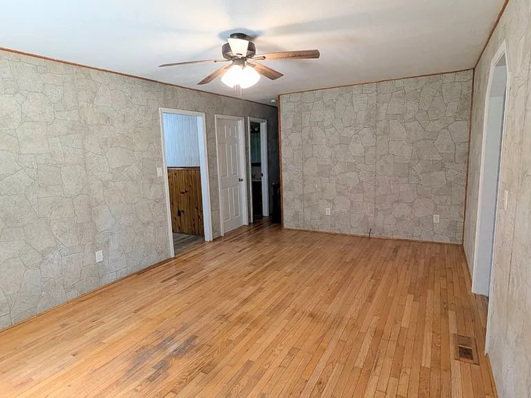 358 Henson Ln — Photo 4