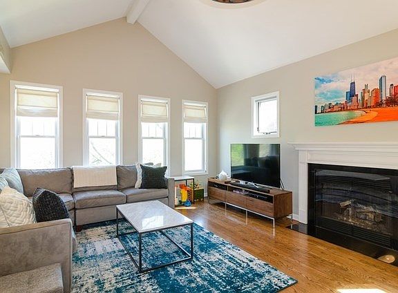 2nd image of 1409 W Cuyler Ave APT 3E