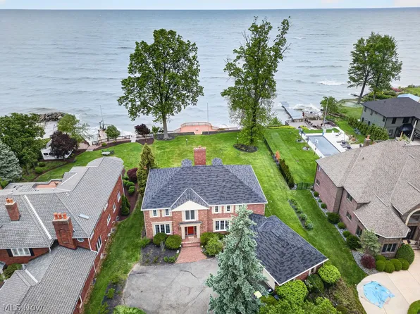 32926 Lake Rd, Avon Lake, OH 44012