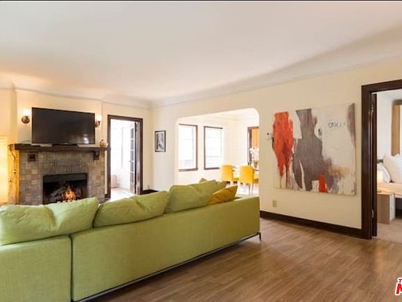 2nd image of 609 N Beachwood Dr