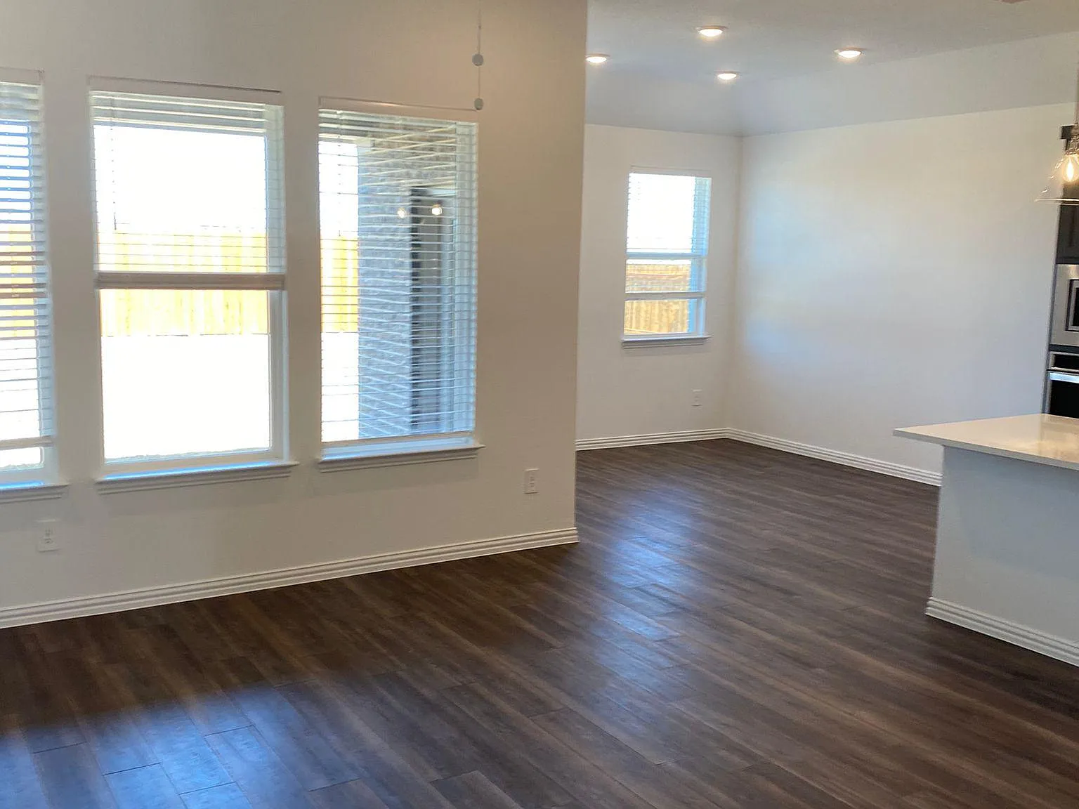 4 bed, 1980 sqft, $2,295 — Photo 2