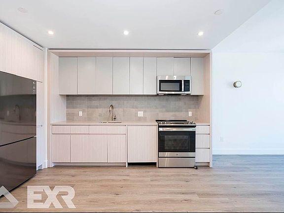 4th image of 210 Clarkson Ave #524
