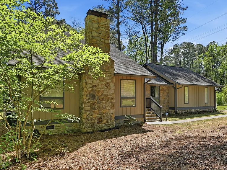 4002 Westfield Dr — Photo 2