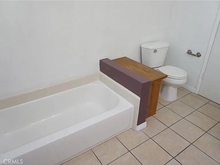 5540 Balboa Blvd — Photo 34