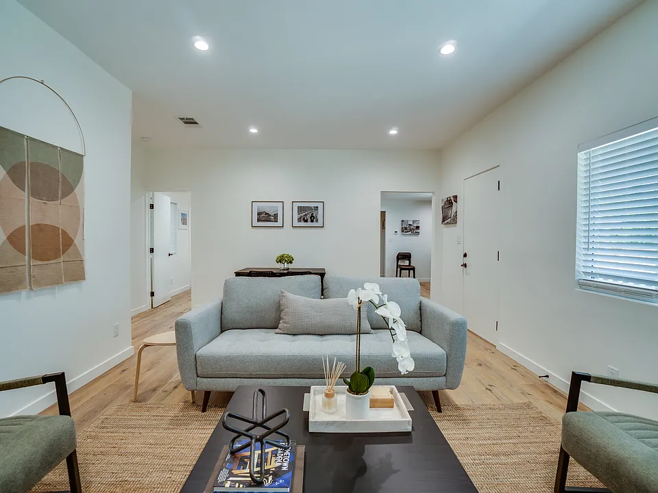 2086 Santa Rosa Ave