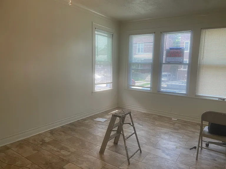 7541 S Rhodes Ave — Photo 5