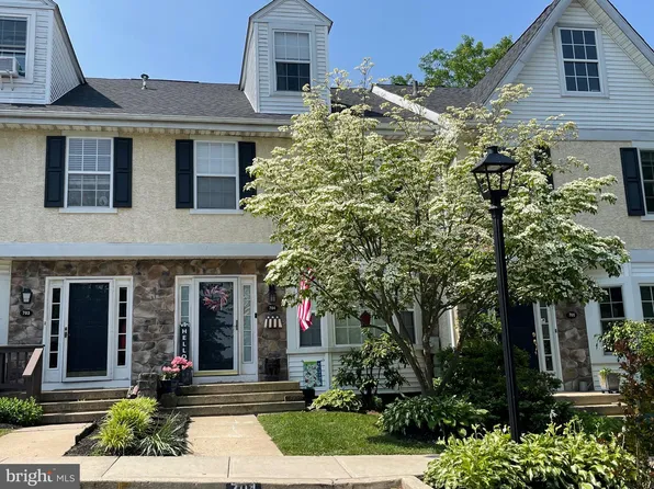 704 Coventry Pointe Ln #7-4, Pottstown, PA 19465