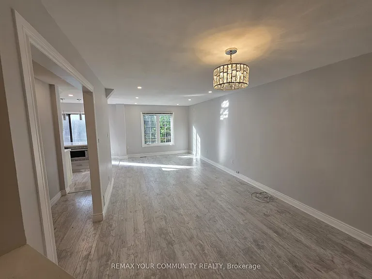 62 Deverill Cres — Photo 3