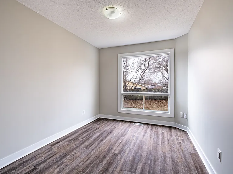 15 Millwood Cres — Photo 14