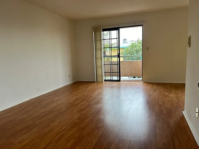 623 E Cypress Ave #204 — Photo 13
