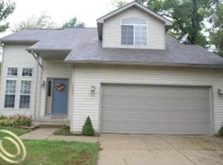 1391 Sherwood Forest Ct, Waterford, MI 48327