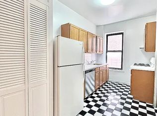 422 61st St #1B, Brooklyn, NY