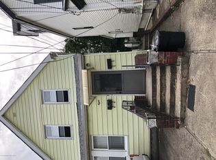 8 Dix Pl, Staten Island, NY 10304