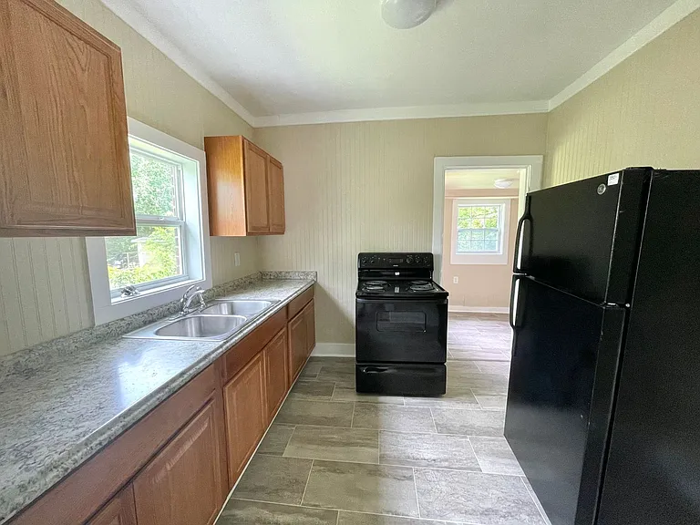 203 Morrison St — Photo 4