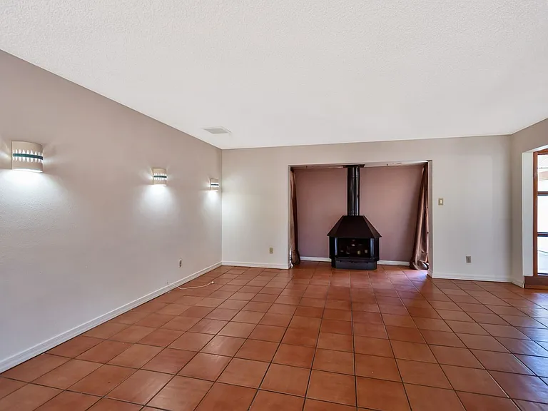 525 E Alameda Dr — Photo 9