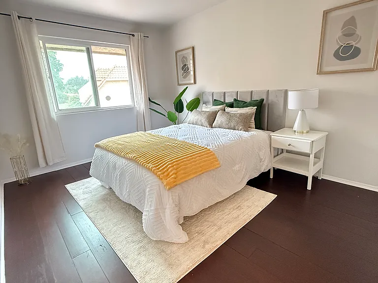 1671 E Kingsley Ave #B — Photo 2