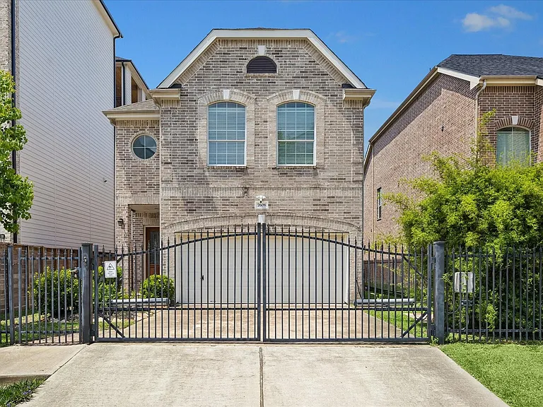 7608 Janak Dr — Photo 2