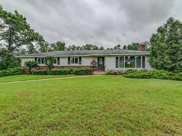 W7963 Whitetail Dr, Pardeeville, WI 53954