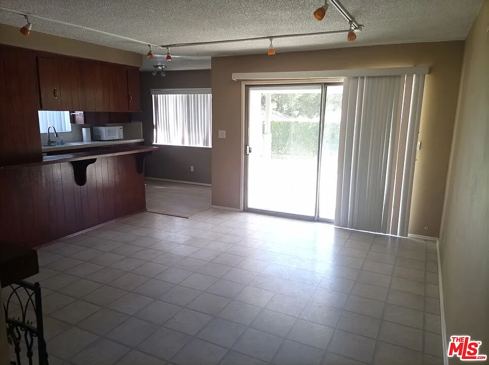 4 bed, 2.0 bath, 1710 sqft, $3,700 — Photo 3