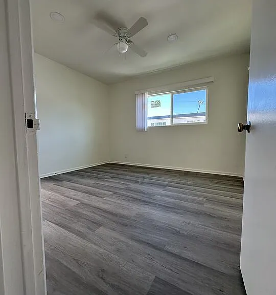 342 1/2 S Serrano Ave — Photo 7