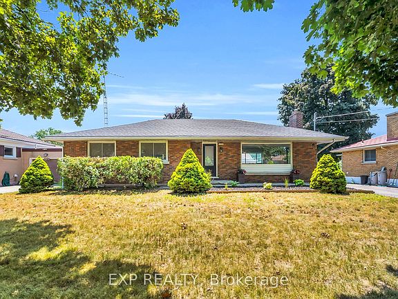 4th image of 19 Woodman Dr