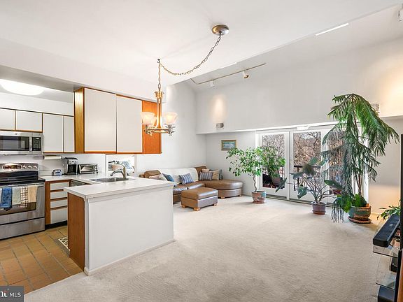 4th image of 1323 Eagles Ridge Dr