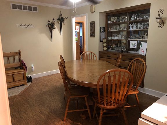 Dining Room
10’ X 13’
