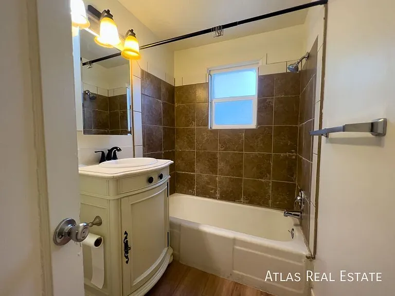 1457 Roberta St — Photo 12