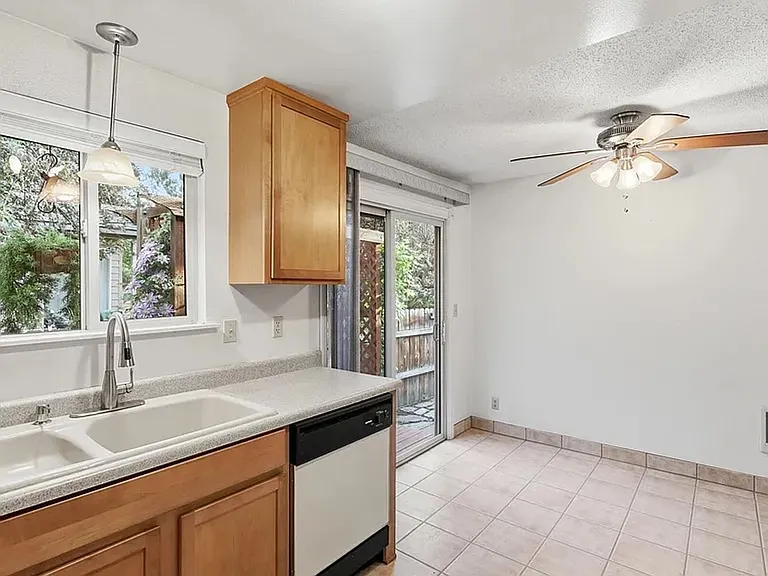 149- 1735, 1737 NE Wichita Way — Photo 23