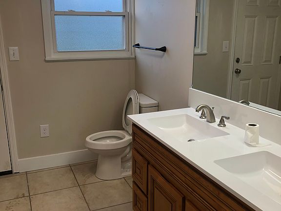 3rd image of 1908 N Hill Dr