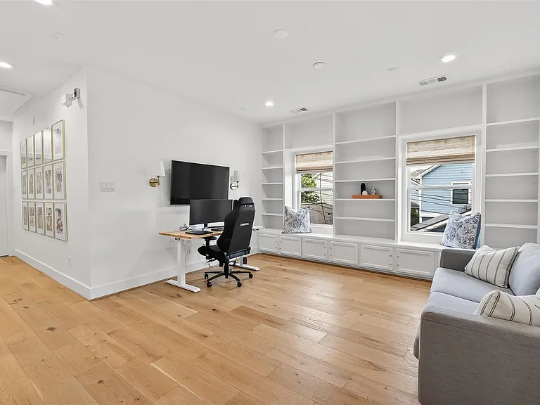 927 W 25th St #A — Photo 26