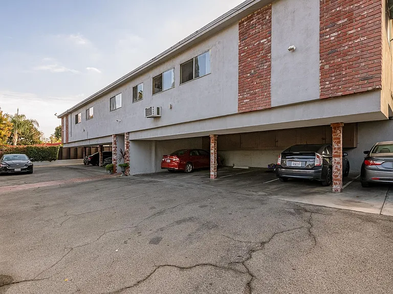4000 Sequoia St — Photo 3